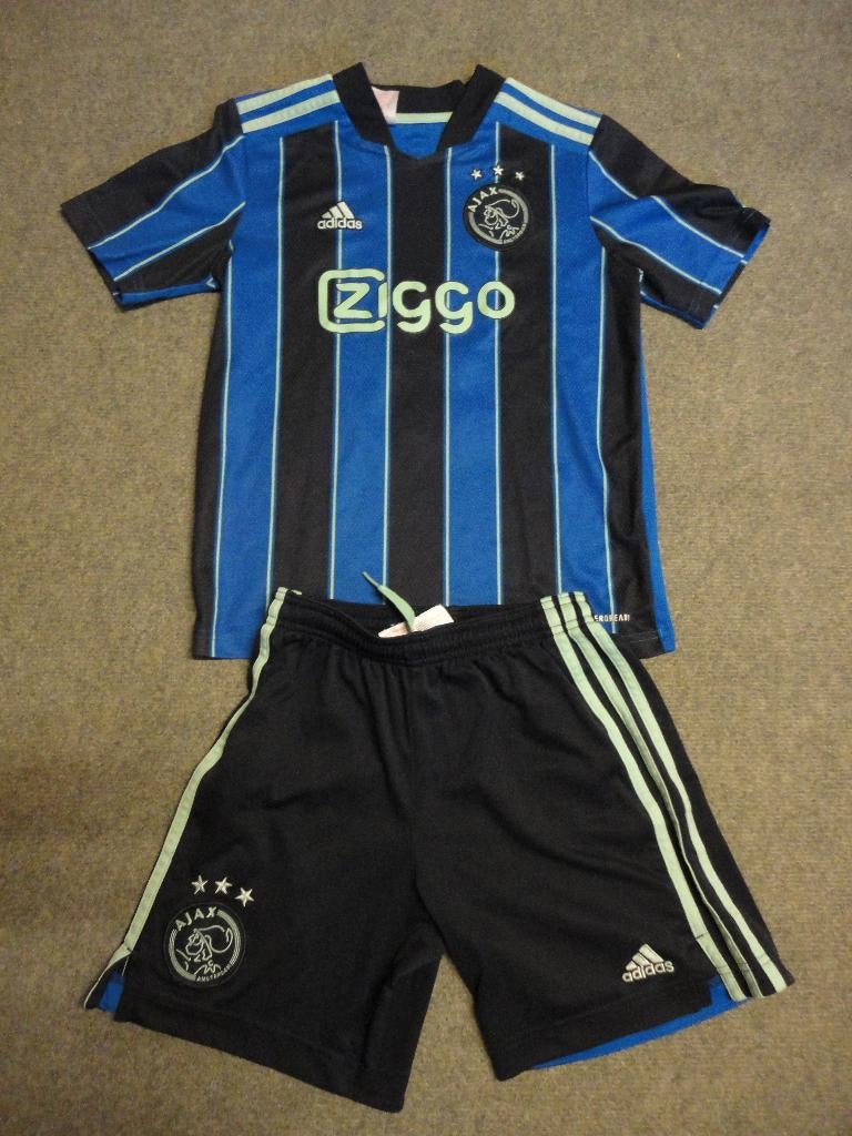 Supermooi voetbalsetje van AJAX  maat 152, Kinderen en Baby's, Kinderkleding | Maat 152, Adidas, Sport- of Zwemkleding, Ophalen of Verzenden