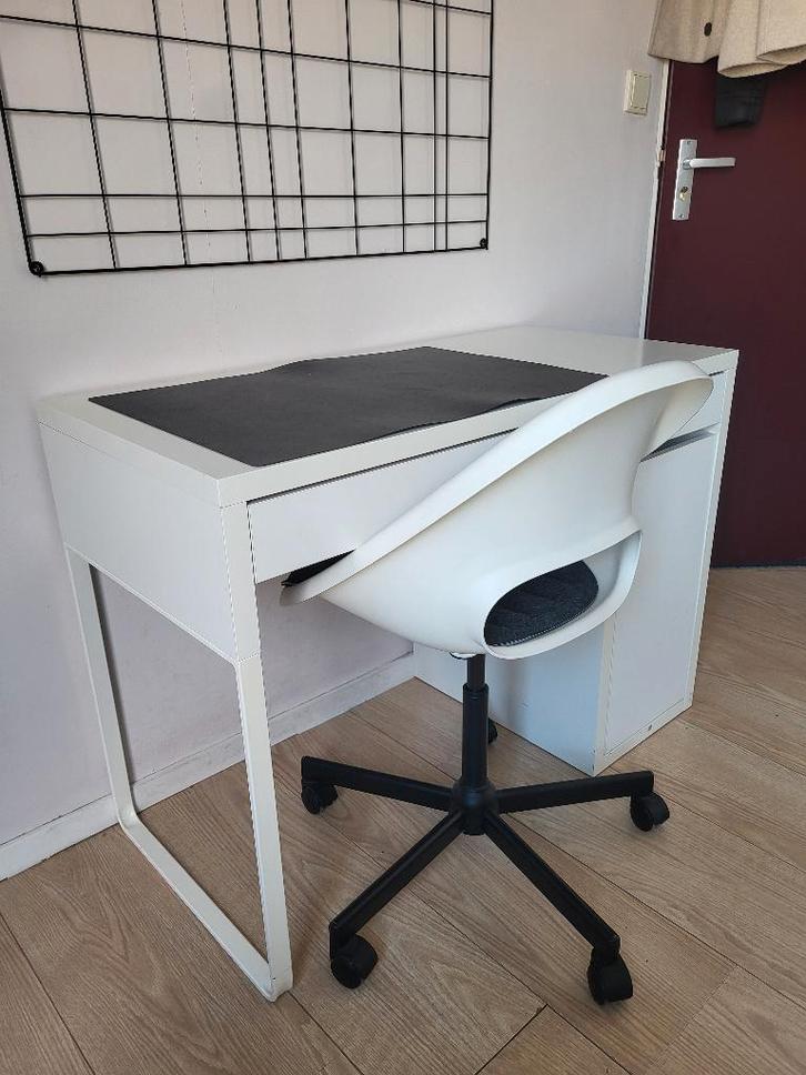 IKEA bureau + bureaustoel (MICKE + LOBERGET), Huis en Inrichting, Bureaus, Gebruikt, Bureau, Ophalen