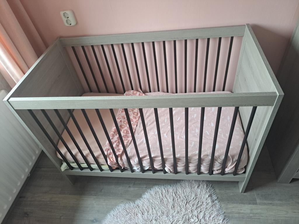 Babybed + Commode Vittoria, Ophalen, Zo goed als nieuw, Eenpersoons