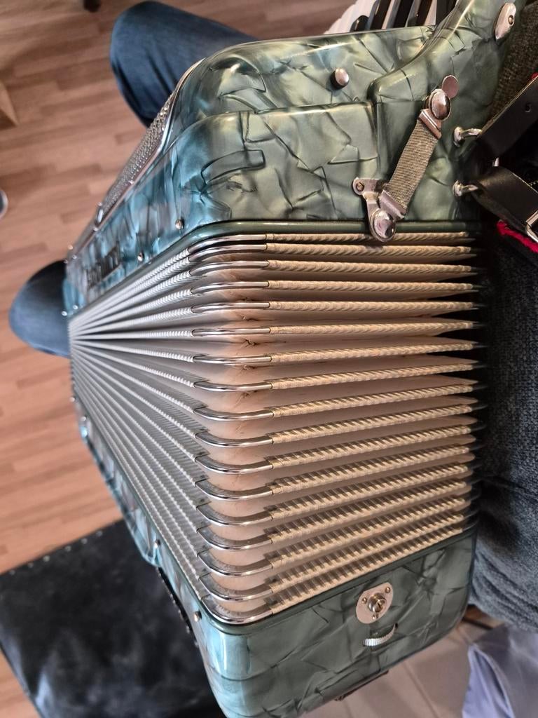 Marinucci Toetsaccordeon - Zo goed als nieuw met koffer, Muziek en Instrumenten, Accordeons, Ophalen