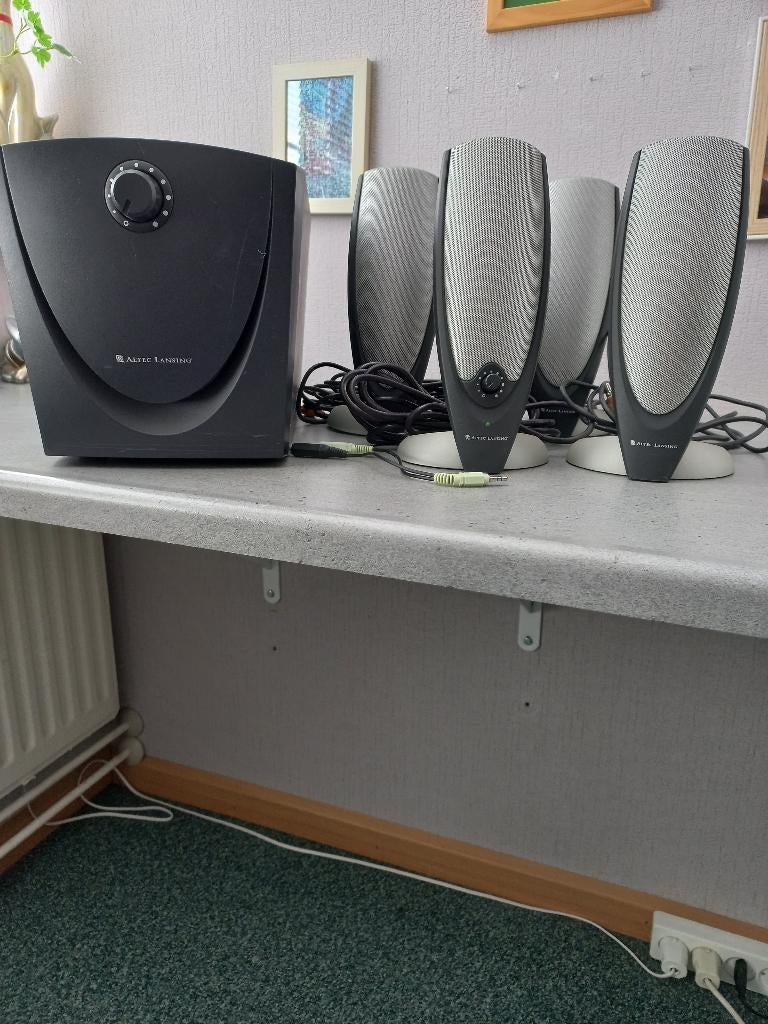 Subwoofer +boxen, Zo goed als nieuw, 60 tot 120 watt, Front, Rear of Stereo speakers, Ophalen