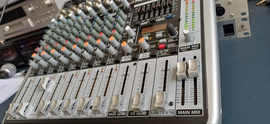 Behringer Xenyx QX1222 usb, Muziek en Instrumenten, Mengpanelen, Ophalen of Verzenden, Zo goed als nieuw