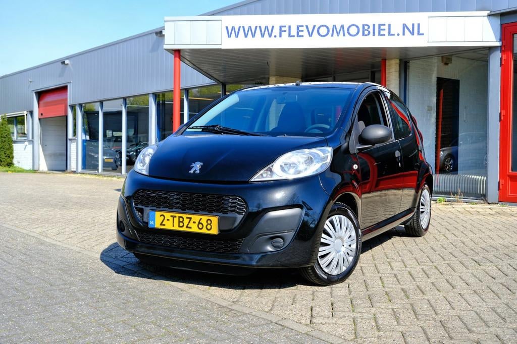 Peugeot 107 1.0 Urban Light Accent 5-drs Airco, Auto's, Peugeot, Voorwielaandrijving, Euro 5, Gebruikt, 4 stoelen