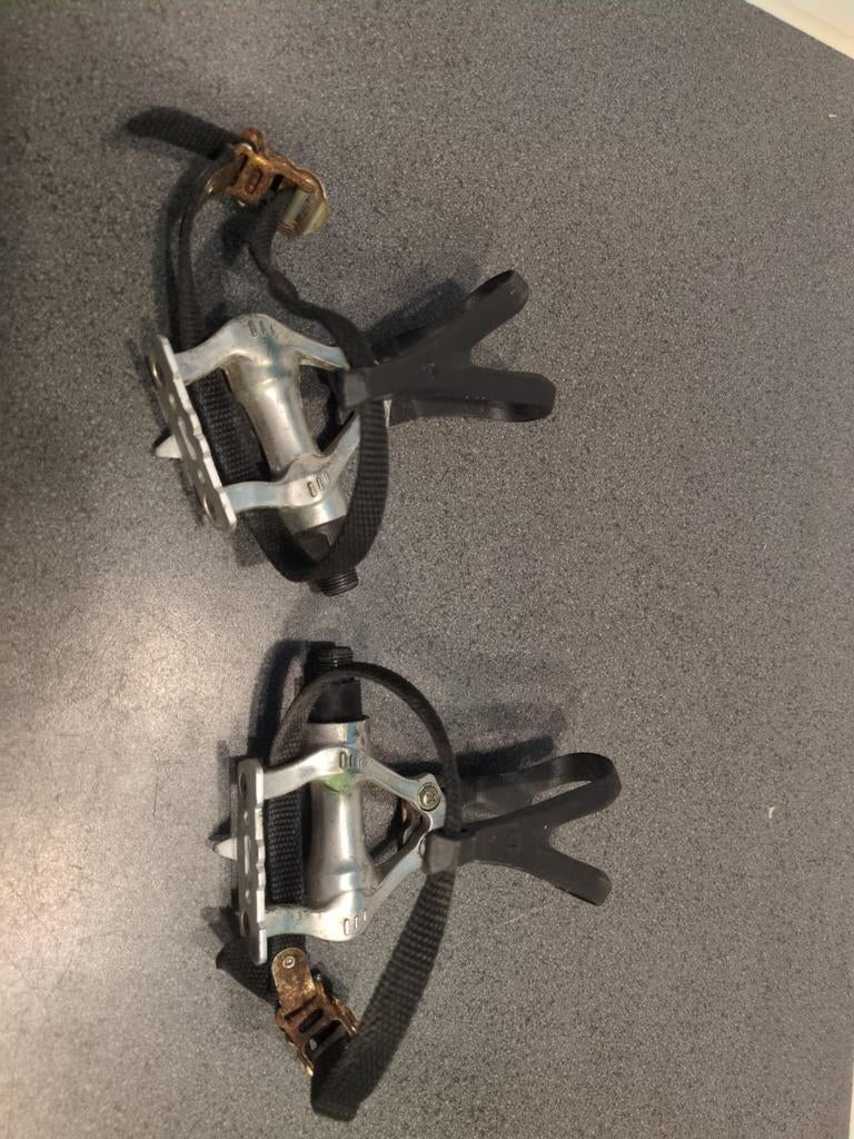 Fietspedalen met toeclips en riempjes, Ophalen of Verzenden, Gebruikt