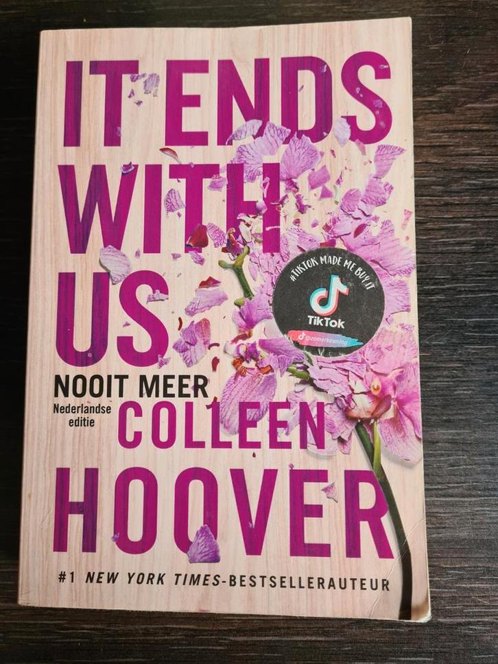 Colleen Hoover - It ends with us, Boeken, Literatuur, Zo goed als nieuw, Ophalen of Verzenden