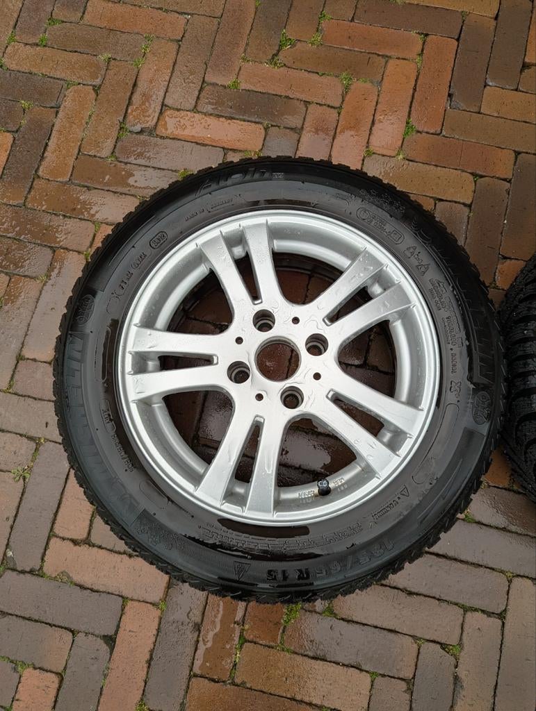 Winterbanden op lichtmetalen velg 15 inch (Peugeot 208), Auto-onderdelen, Banden en Velgen, Ophalen, Gebruikt, 15 inch, Banden en Velgen
