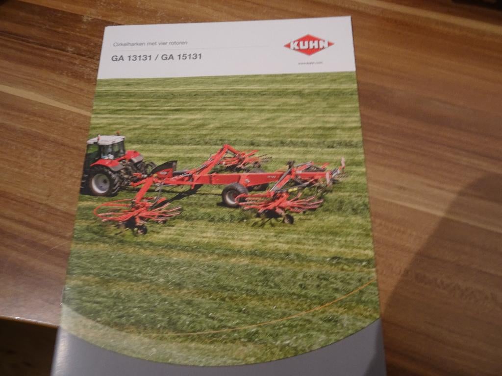 6 Kuhn Cirelharken folders, Ophalen of Verzenden, Zo goed als nieuw