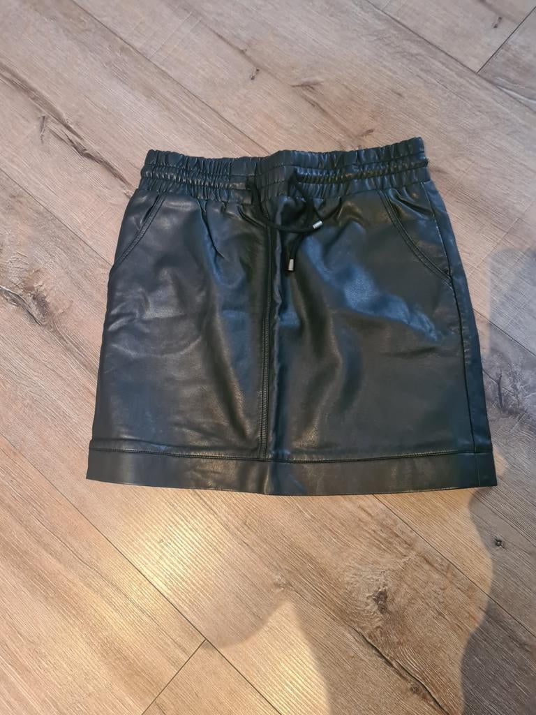 Zwart kunst leren rokje maat s, Ophalen of Verzenden
