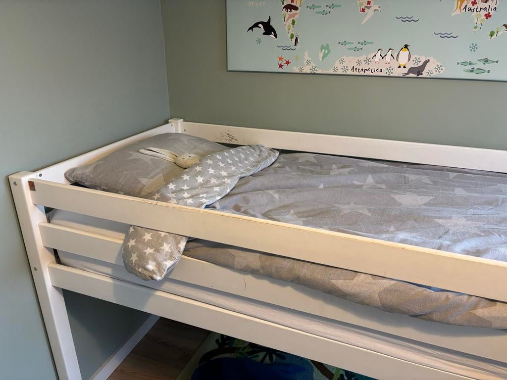 Witte halfhoogslaper voor kinderkamer, Kinderen en Baby's, Kinderkamer | Stapelbedden en Hoogslapers, Ophalen, Zo goed als nieuw