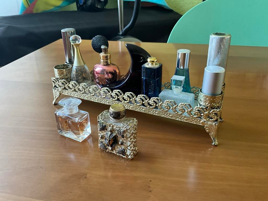 Vintage miniatuur parfumflesjes leeg in houder Teab, Ophalen, Gebruikt