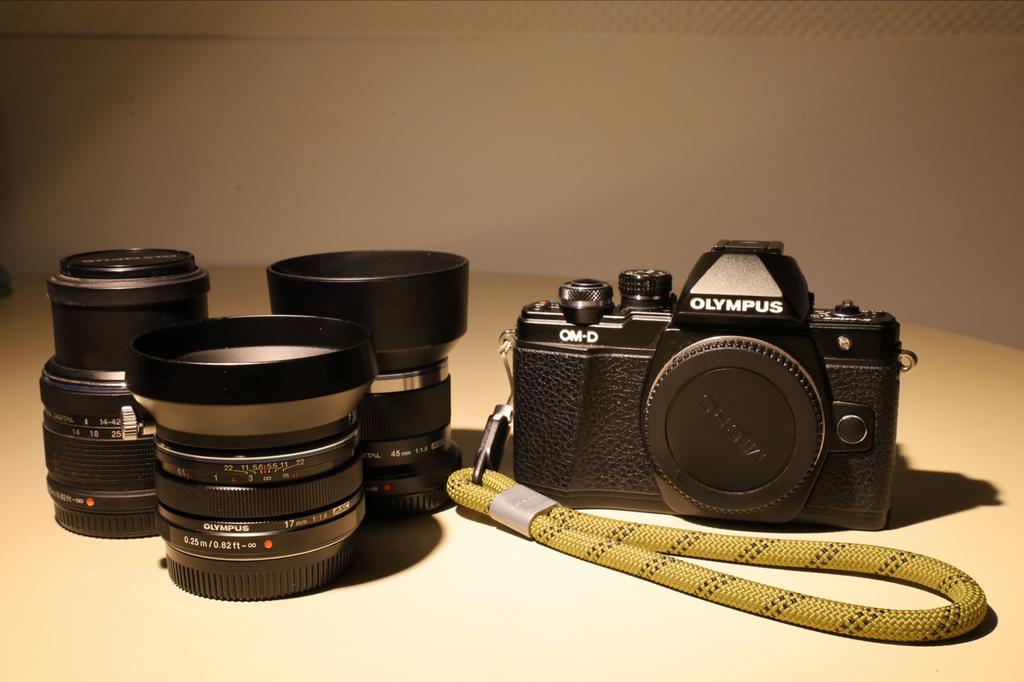 Set Olympus OM-D E-M10 Mark II + kitlens + 2x primelens, Audio, Tv en Foto, Fotocamera's Digitaal, Gebruikt, Spiegelreflex, Ophalen of Verzenden