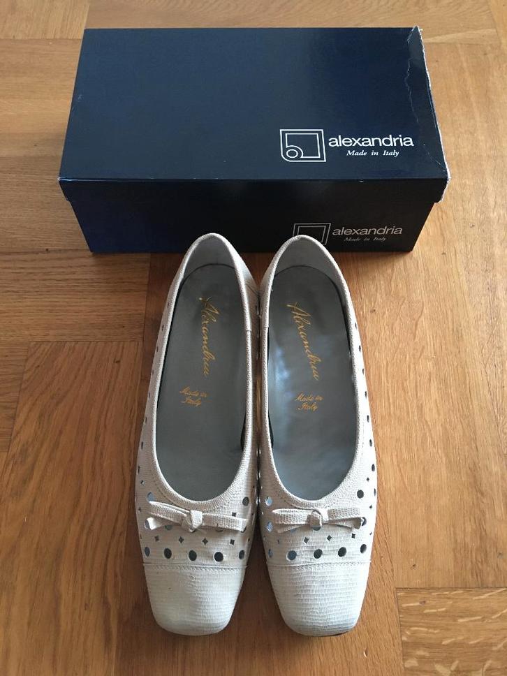 Zeer mooie klassieke crèmekleurige (bruids)schoenen, mt. 37½, Kleding | Dames, Schoenen, Zo goed als nieuw, Schoenen met lage hakken