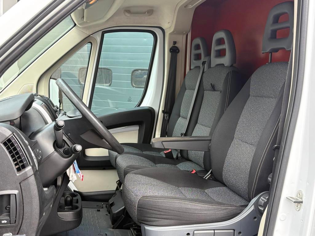 Fiat Ducato 35 2.3MJ 131pk Autom. L3H2 Navi Camera Clima Cru, Auto's, Stof, Euro 6, 2500 kg, Wit