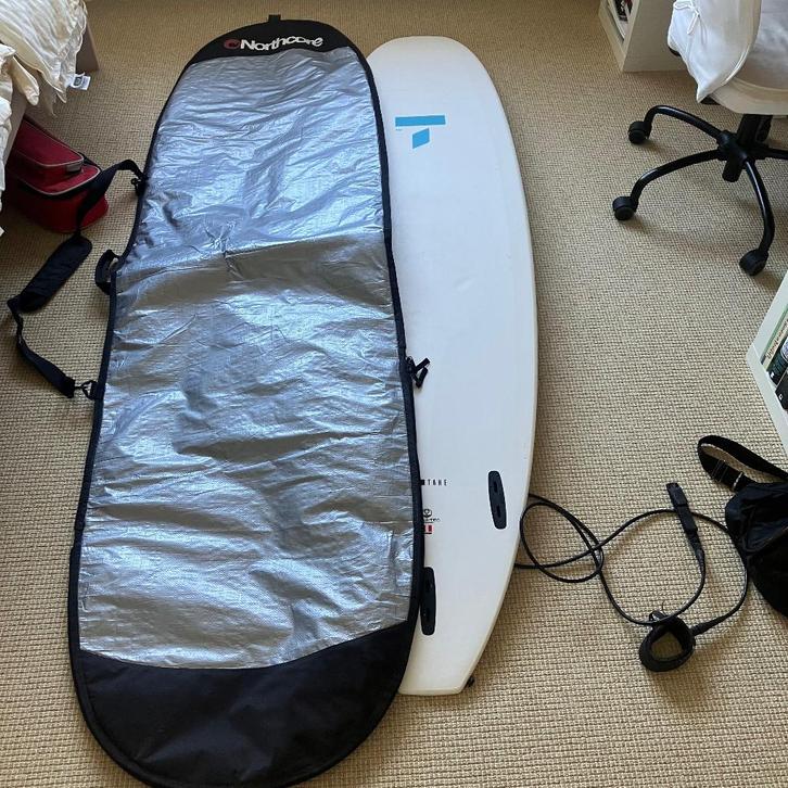 Surfplank Mini Malibu 7’3, complete set (leash, fins, tas), Watersport en Boten, Golfsurfen, Gebruikt, Longboard, Met vinnen, Met draagtas