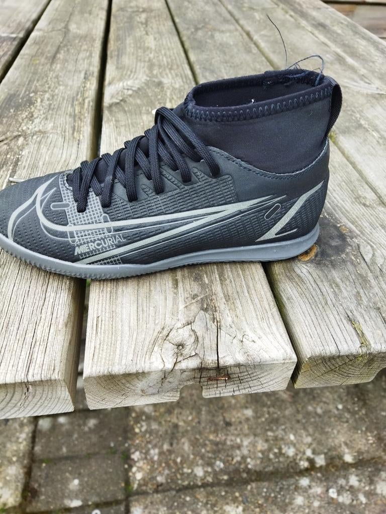 Nike Mercurial zaalvoetbalschoenen maat 33,5, Sport en Fitness, Voetbal, Ophalen