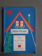 Oud schoolboekje 'Onder één dak' deel 7, Gelezen, C. Wilkeshuis en Herman Broekhuizen, Ophalen of Verzenden, Nederlands