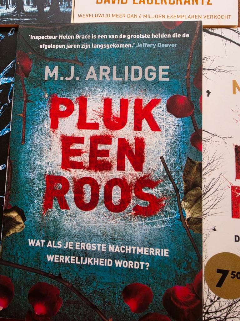 M.J. Arlidge - Pluk een roos, Ophalen of Verzenden, Nieuw, M.J. Arlidge