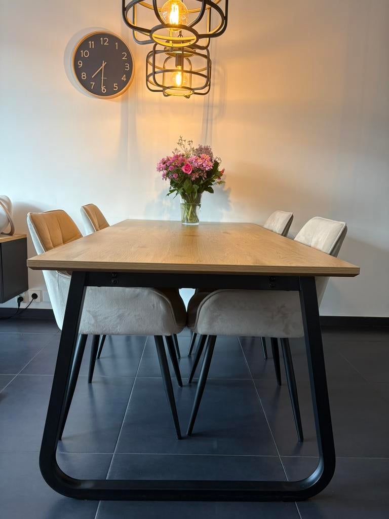 Eettafel Briggite (Leen Bakker), Huis en Inrichting, Tafels | Eettafels, Ophalen, 50 tot 100 cm, Zo goed als nieuw, 150 tot 200 cm