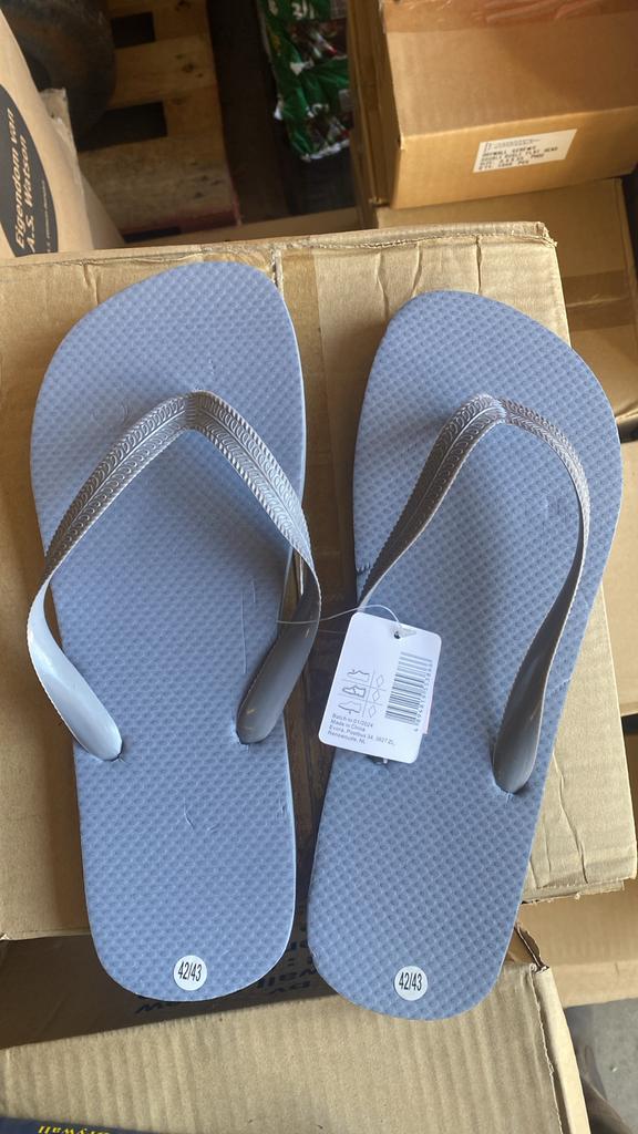 Partij 100 x Slippers Assorti nieuw, Slippers, Overige kleuren, Onbekend, Nieuw