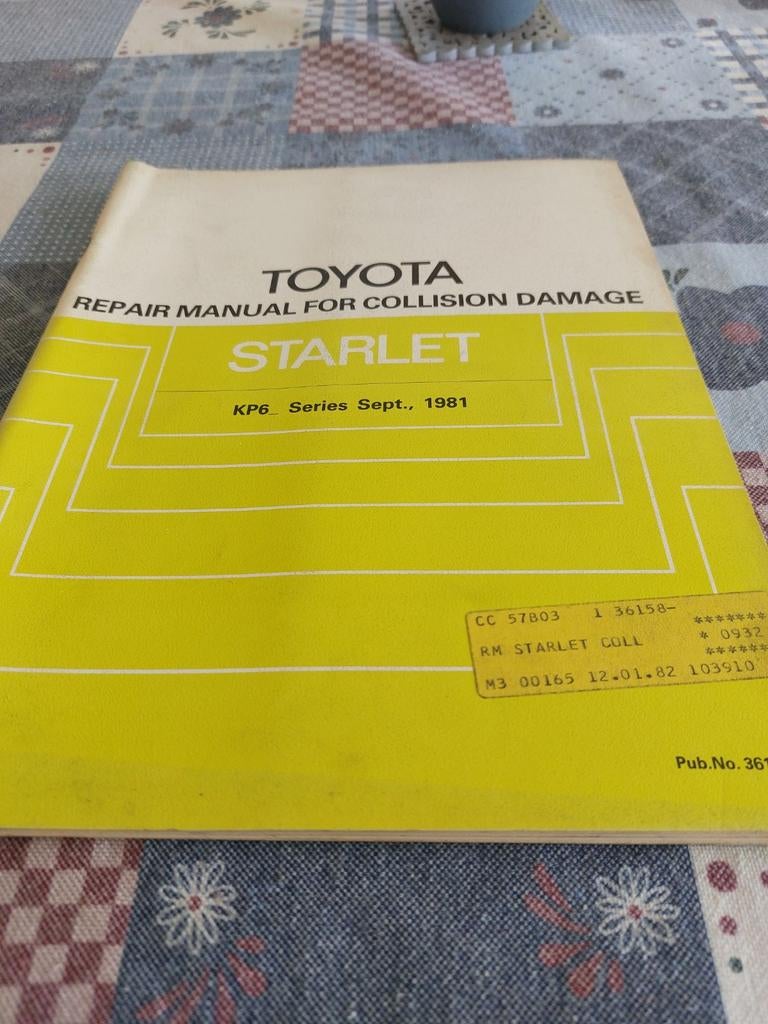 REPAIR MANUAL FOR COLLISION DAMAGE TOYOTA STARLET KP60, Ophalen of Verzenden