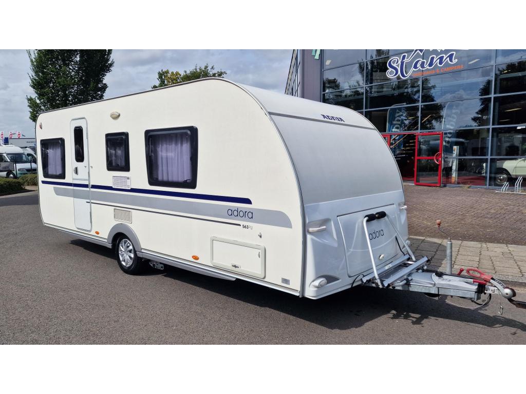 Adria Adora 563 PU queensbed mover voortent, Caravans en Kamperen, Caravans, Rondzit, Ringverwarming, Adria, 6 tot 7 meter