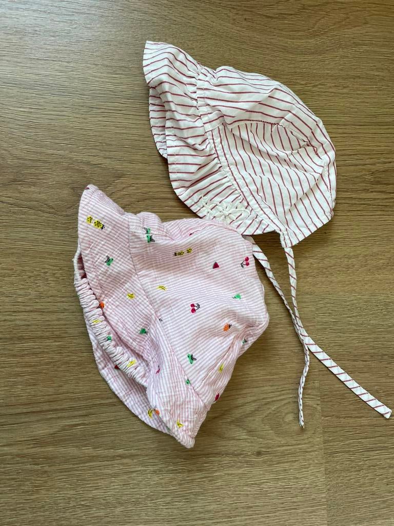 2 zonnehoedjes baby newborn 0-2/3 maanden, Kinderen en Baby's, Babykleding | Petten en Hoeden, Ophalen of Verzenden, Zo goed als nieuw