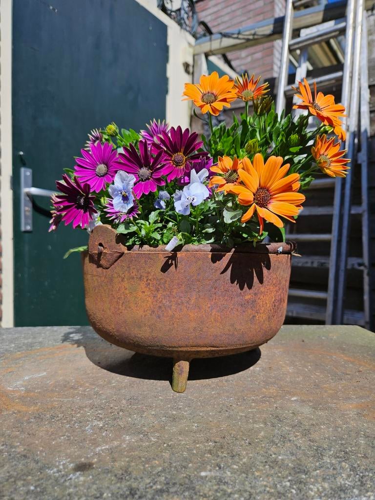 Leuk gietijzeren hekselketeltje, Tuin en Terras, Tuintafels, Rond, Metaal, Ophalen of Verzenden