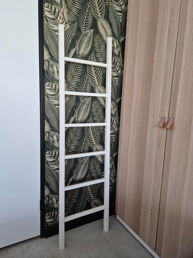 GRATIS Witte decoratieve ladder - handdoekenrek, Ophalen, Hout, Zo goed als nieuw, Modern