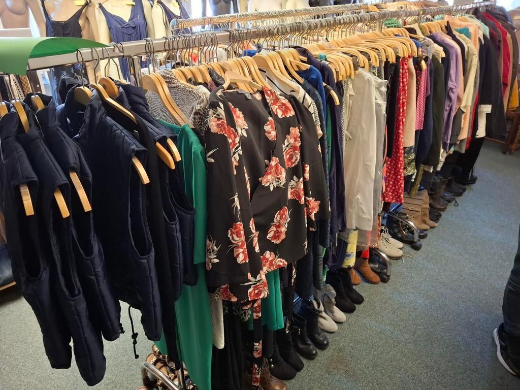 2dehands kleding, Ruim 500 stuks. Bieden vanaf 100 Euro, Ophalen, Gebruikt