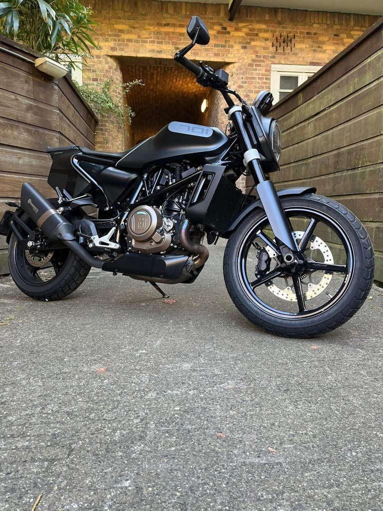 Husqvarna Svartpilen 701 (10,414 km, dealeronderhouden), 693 cc, Occasion, Motorrijbewijs A, Particulier