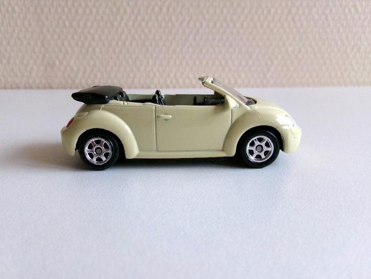 Volkswagen New Beetle Convertible eigeel Welly (geen ovp), Hobby en Vrije tijd, Modelauto's | Overige schalen, Gebruikt, Auto