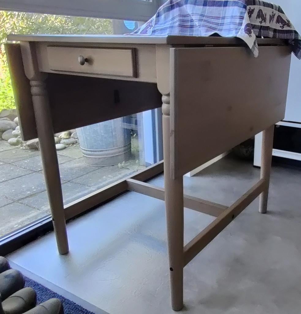 Houten tafel met lade., Ophalen, Zo goed als nieuw, Hout