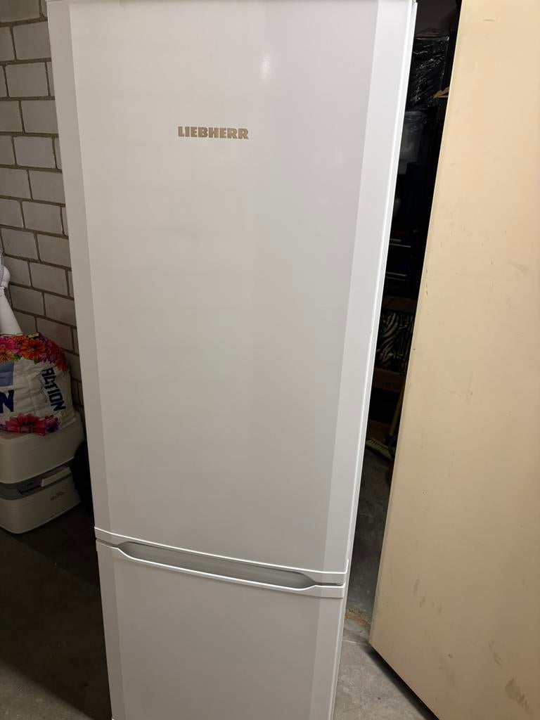 Liebherr koelvries combinatie., Witgoed en Apparatuur, Koelkasten en IJskasten, 200 liter of meer, Met aparte vriezer, Zo goed als nieuw
