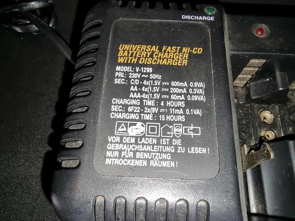 Universele snellader voor Ni-Cd batterijen met ontlaadfuncti, Audio, Tv en Foto, Opladers, Ophalen of Verzenden