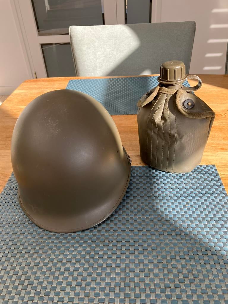 Legerhelm en veldfles Nederland, Ophalen of Verzenden, Landmacht, Nederland