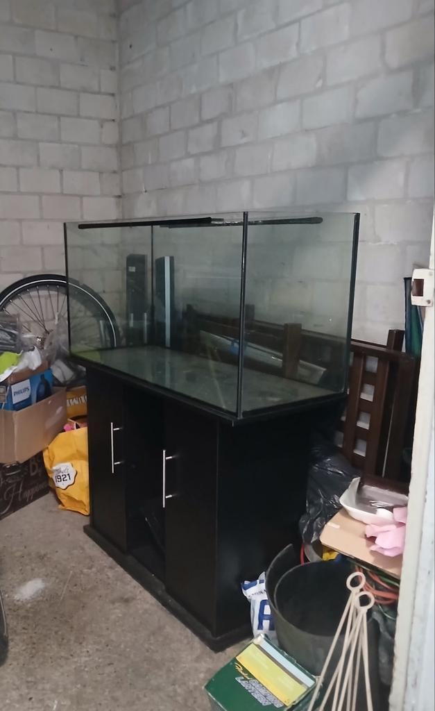 Aquarium 180l incl bijpassende kast. In goede staat!, Ophalen