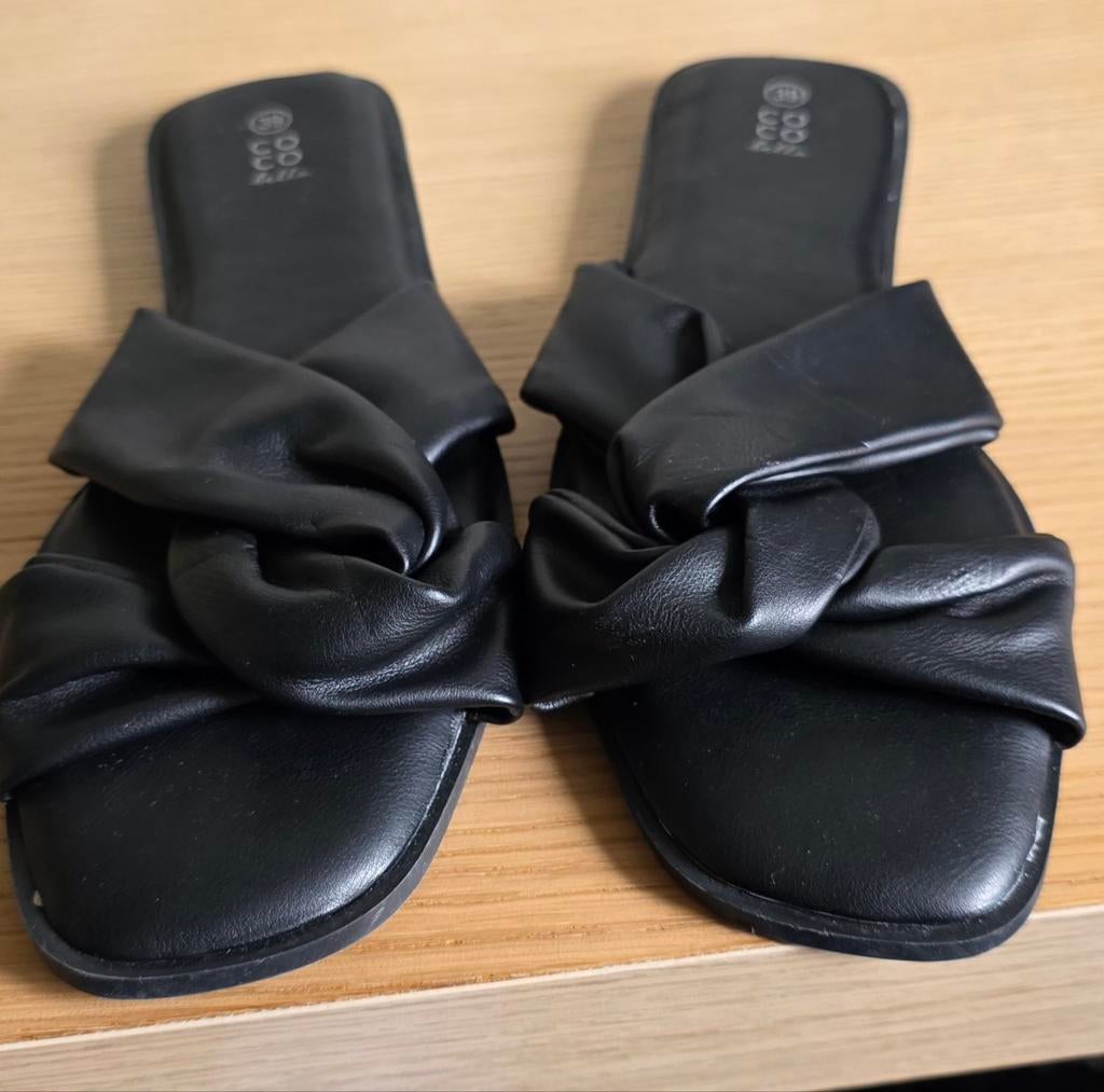 Te koop: slippers, Kleding | Dames, Schoenen, Slippers, Zwart, Zo goed als nieuw, Coco bella
