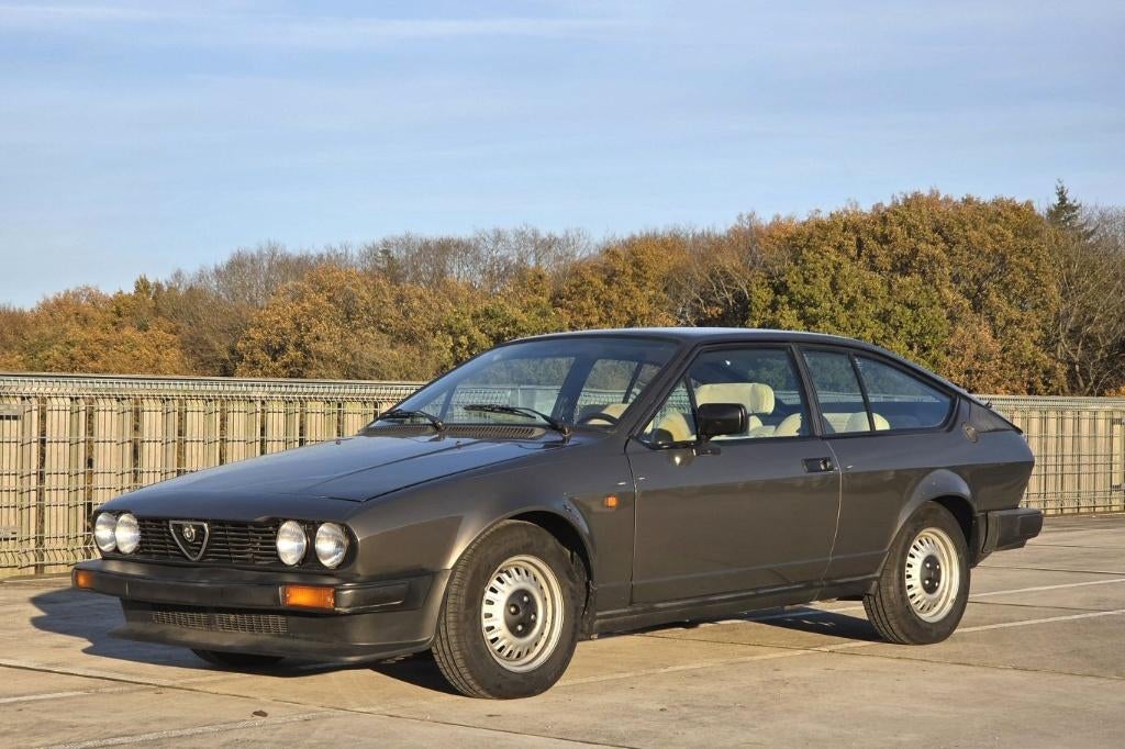 Alfa Romeo GTV 2.0 (116 serie) - De mooiste van Nederland, Auto's, Alfa Romeo, Beige, 129 pk, 4 stoelen, Bedrijf