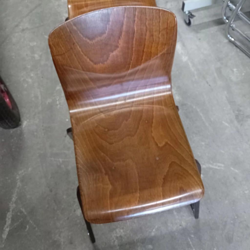 Vintage schoolstoel met metalen onderstel en houten zitting, Ophalen