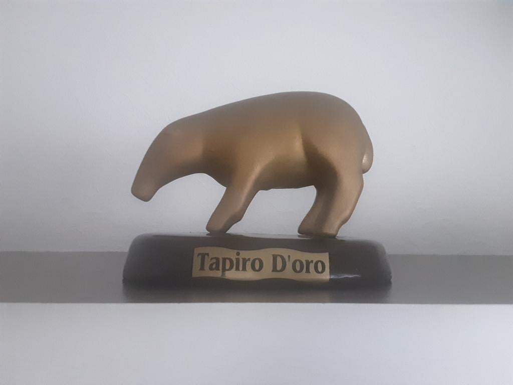 Tapir D'oro trofee - gouden tapir beeldje., Verzamelen, Beelden en Beeldjes, Ophalen of Verzenden, Zo goed als nieuw, Dier