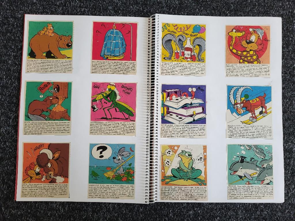 Plakboek met plaatjes van Loekie e.a., Ophalen of Verzenden, Gelezen