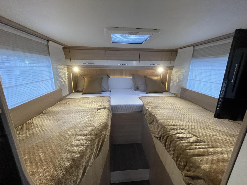 Bürstner Travel Van 690 G ENKELE BEDDEN XXL-GARAGE EURO, Caravans en Kamperen, Campers, Standaard zit, Fiat, Bedrijf, Tot en met 3