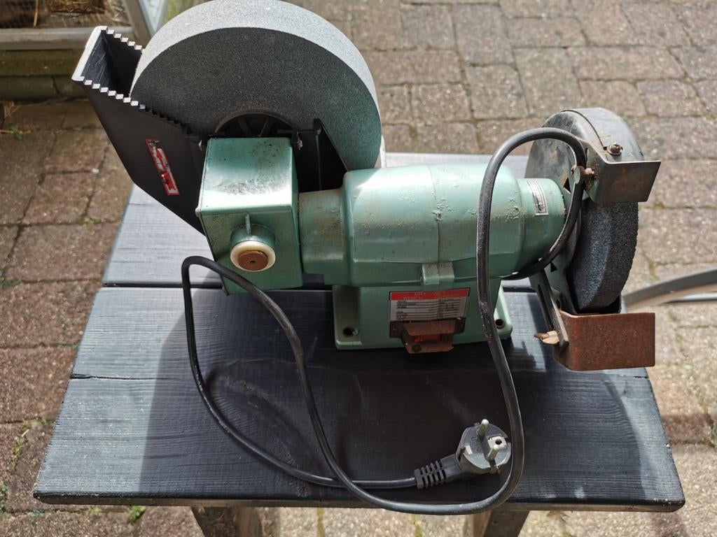 Slijpmachine in goede staat, Doe-het-zelf en Verbouw, Gereedschap | Slijpmachines, Ophalen, Gebruikt, Minder dan 700 watt, Werkbankslijpmachine