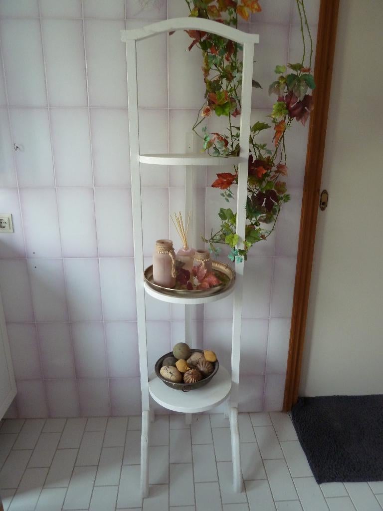 hoge witte brocante etagere, Ophalen