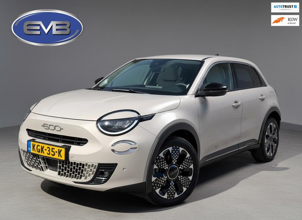 Fiat 600e La Prima 54 kWh, achteruitrijcamera,lederen interi, Auto's, Gebruikt, 156 pk, SUV of Terreinwagen, 600E