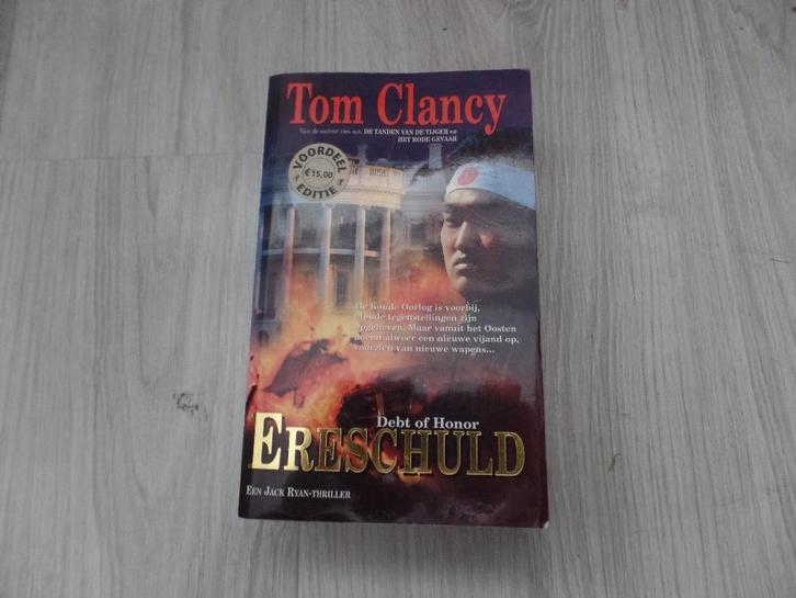 Tom Clancy Ereschuld, Boeken, Thrillers, Gelezen, Amerika, Ophalen of Verzenden