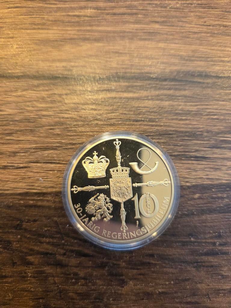 Goudkleurige 10 Florin Beatrix 30-jarig Regeringsjubileum, Ophalen of Verzenden, Goud