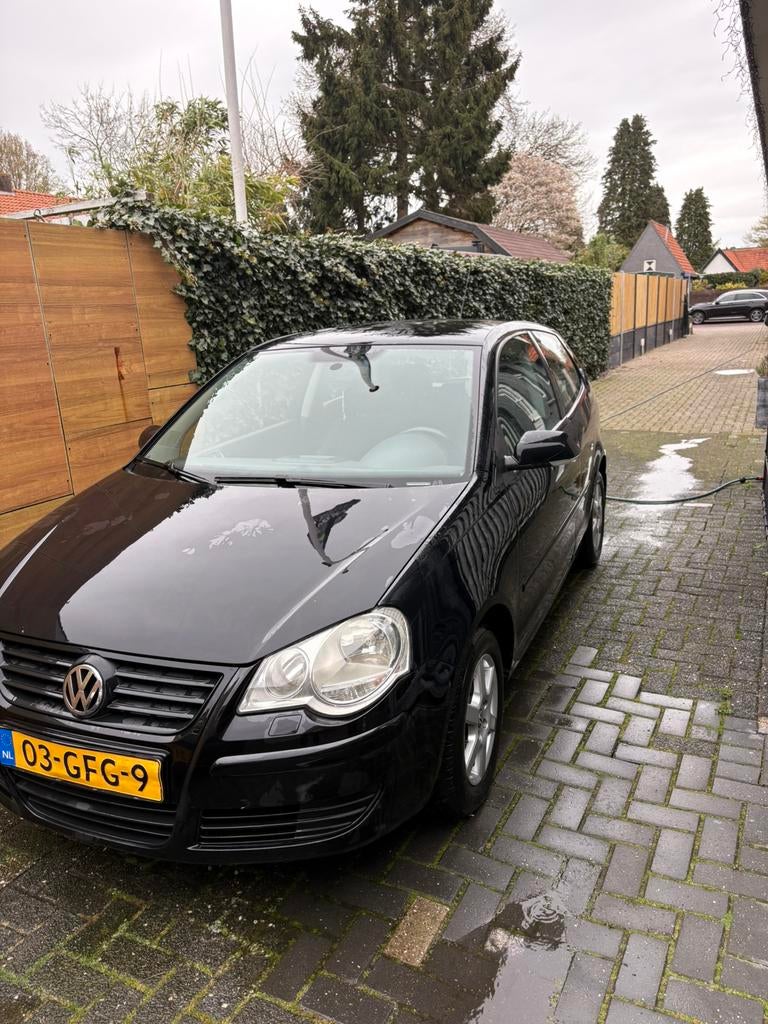 Volkswagen Polo 1.4 16V 59KW 2008 Zwart, Auto's, Voorwielaandrijving, 40 €/maand, 4 cilinders, Zwart