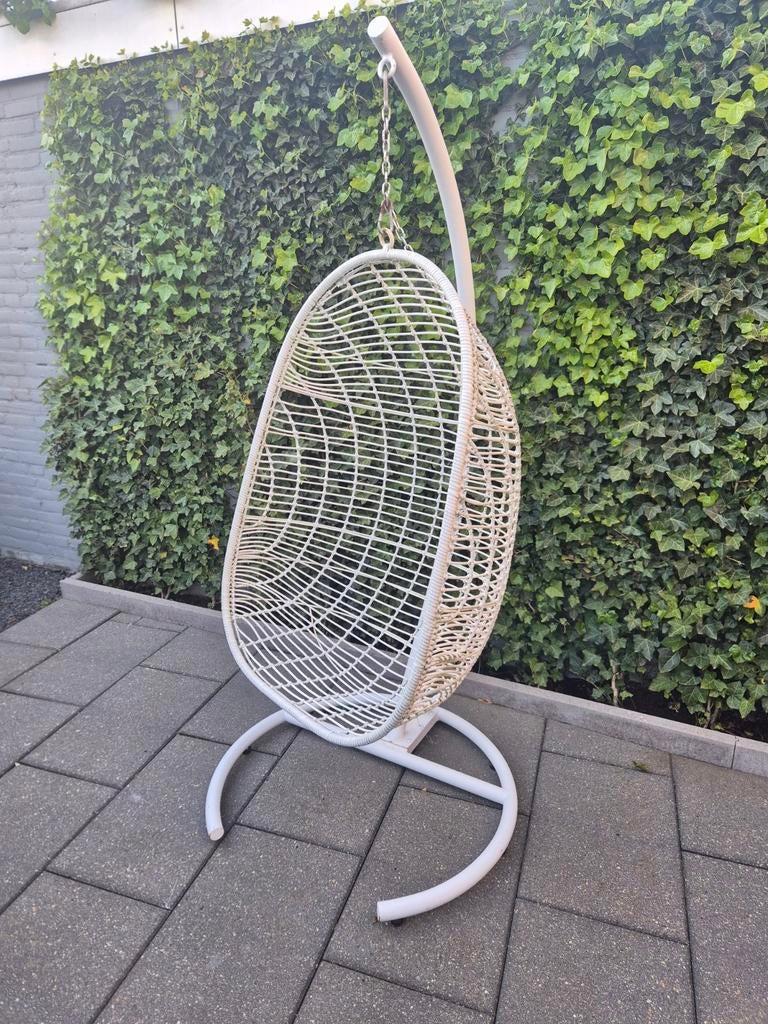 Intenso Furniture Schommelstoel - Wit Wicker Hangstoel, Tuin en Terras, Tuinstoelen, Gebruikt, Wicker, Ophalen