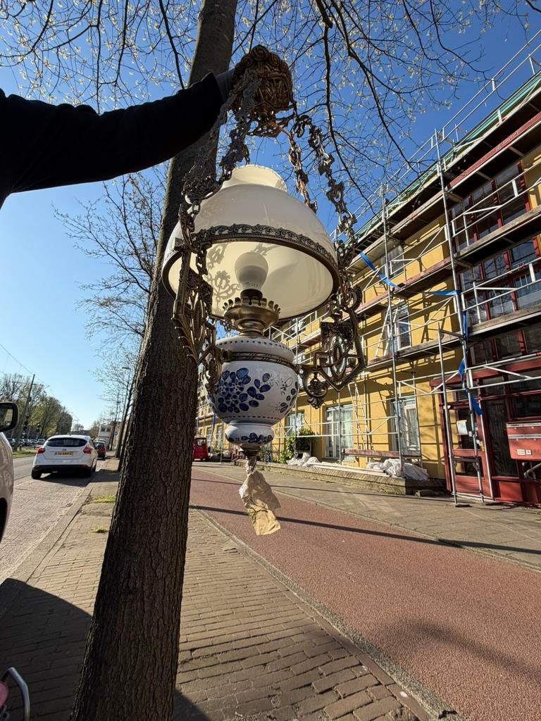 Set van 2 Antieke Messing Hanglampen met Porselein, Ophalen